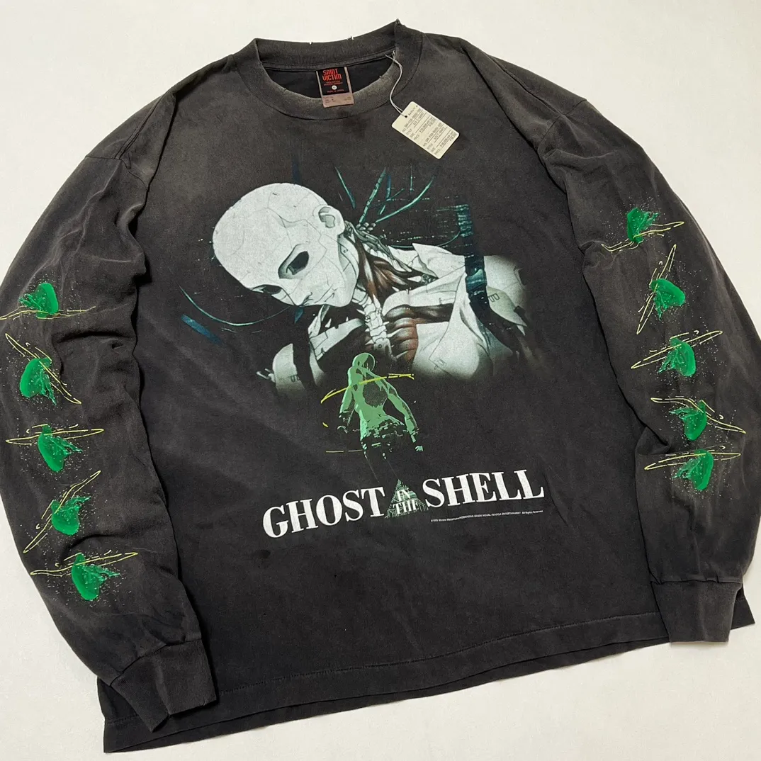 SAINT Mxxxxxx × GHOST IN THE SHELL Ghost in the Shell GS_LS TEE/GITS/BLK Big IP Ghost in the Shell co-branded model Motoko Kusanagi takes a bath Retro distressed long sleeves Ready-to-wear Assute dyeing All parts of the horse spray fade/replacement fade Correct accessories Joint LOGO wash mark/main mark/cherub mark Super complex printing reproduction Super long drawing/pattern making cycle Handmade graffiti made dirty